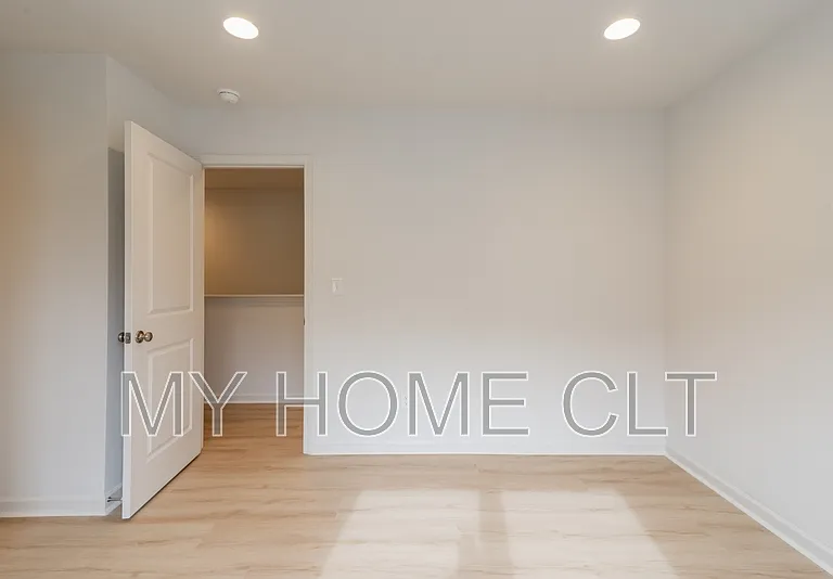 2719 Capitol Dr — Photo 21