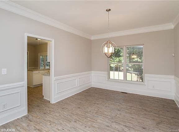 4th image of 8539 Glade Ct