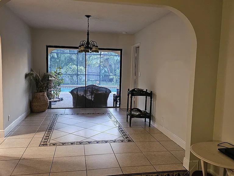 57 SW 15th Ct — Photo 3
