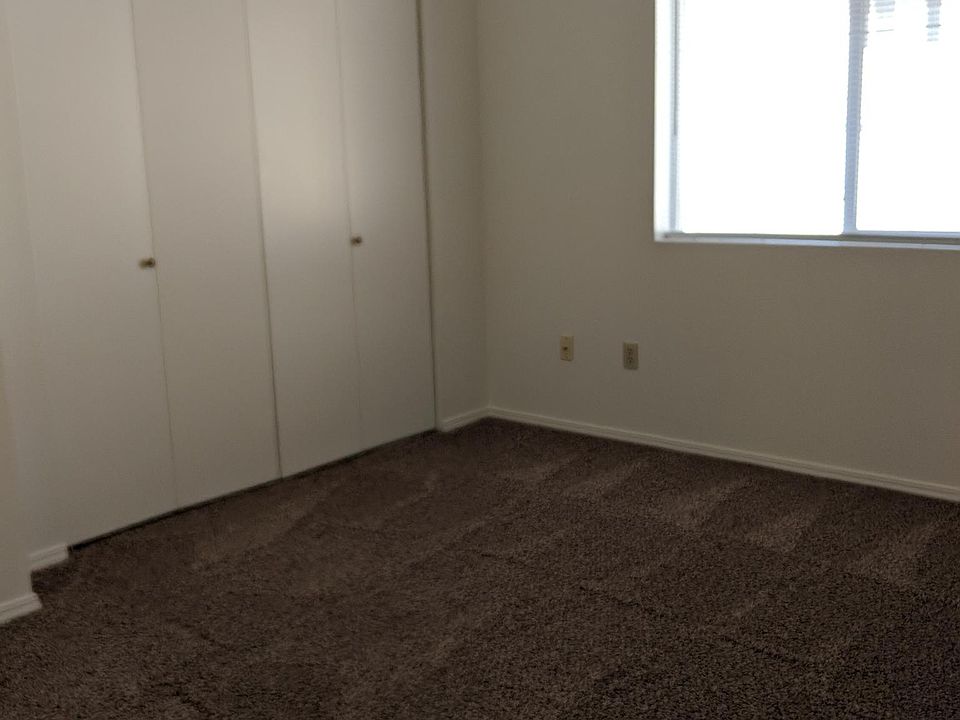 1st image of 1601 Falcon Dr APT 17