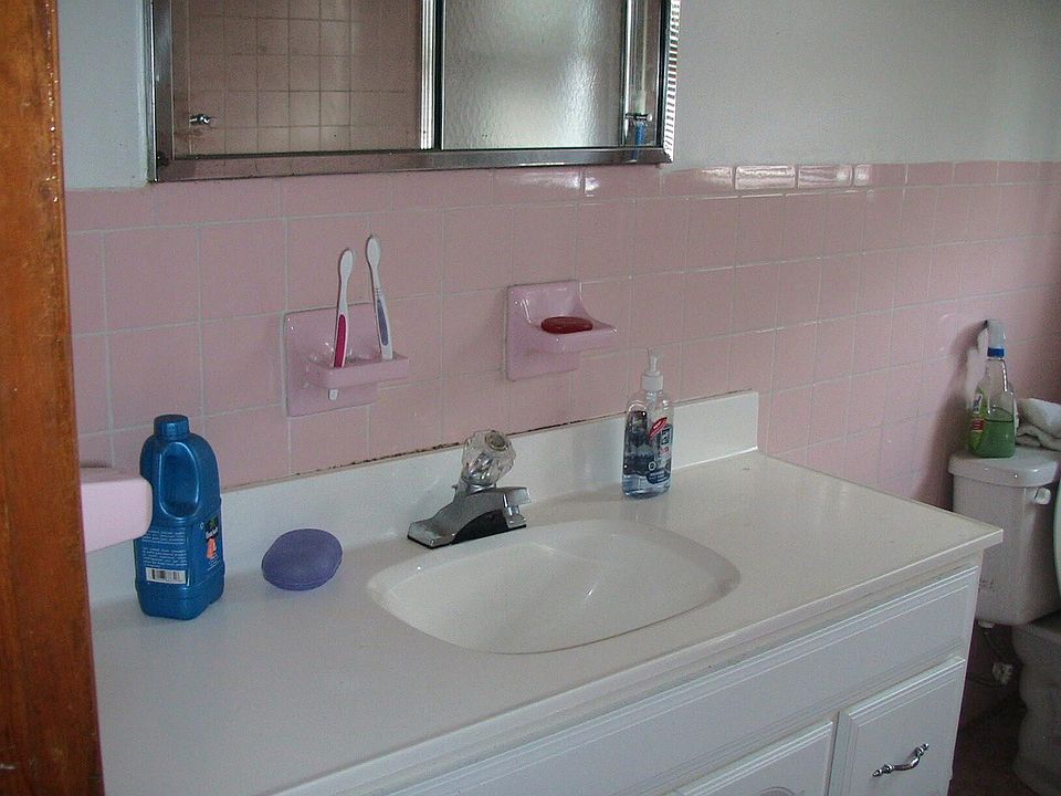 1st image of 85 Romaine Ave