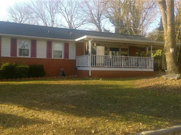 3303 Frost Pl, Greensboro, NC 27405