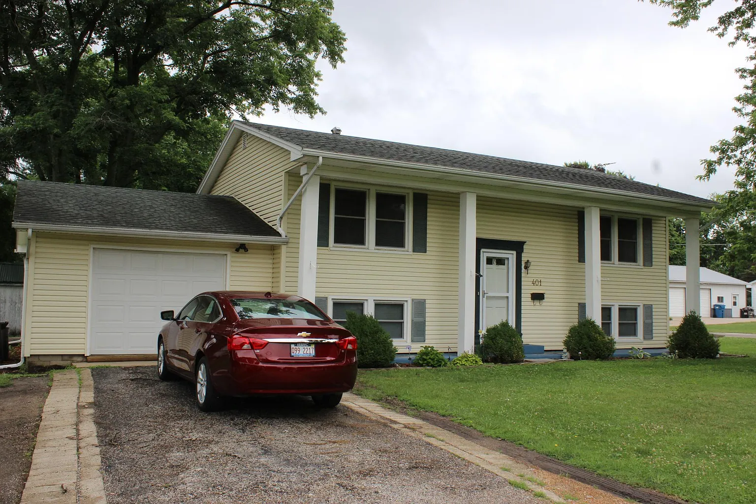 401 N Douglas St photo 1