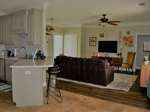 4th image of 107 Kristen Ct