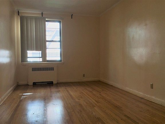 3rd image of 7236 Yellowstone Blvd #2