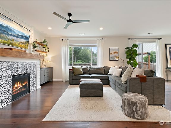 3rd image of 8834 Jayden Lane NE