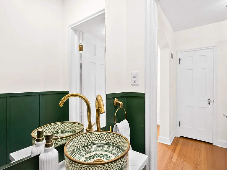 525 Forest St — Photo 11