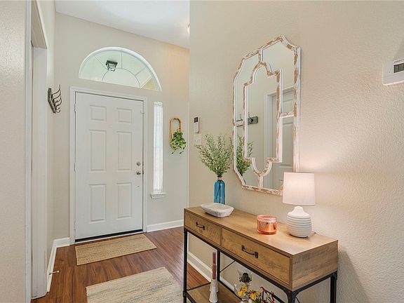 2nd image of 1009 Fallbrook Loop