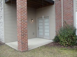 7314 Saint Andrews Woods Cir UNIT 104, Louisville, KY 40214