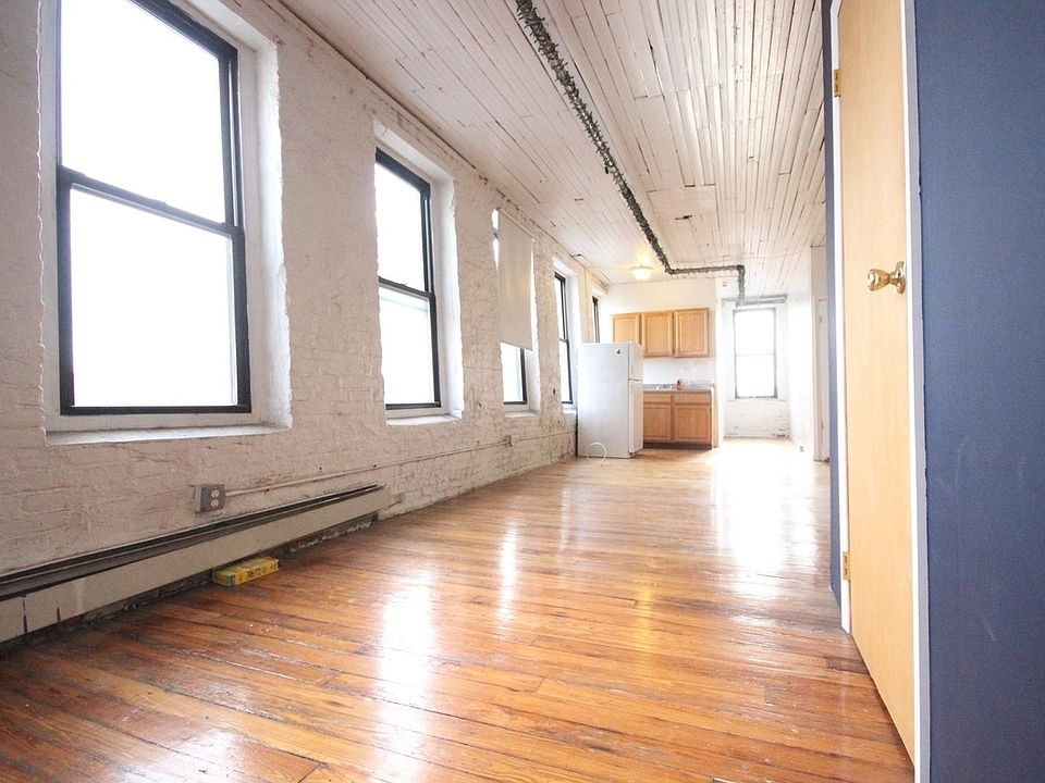 1st image of 131 Boerum St APT 5