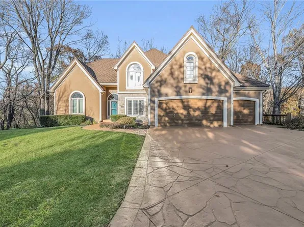 7567 Lichtenauer Dr, Shawnee, KS 66217