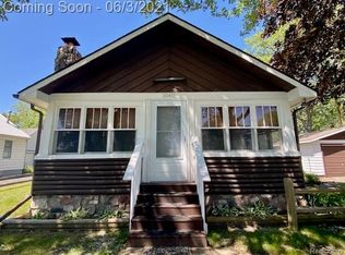 1040 Rinn St, Burton, MI 48509