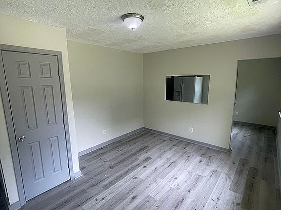 4th image of 3419 Broadview St