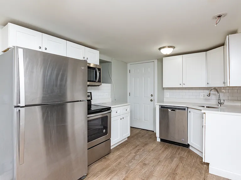 1431 W Flournoy St #G — Photo 3