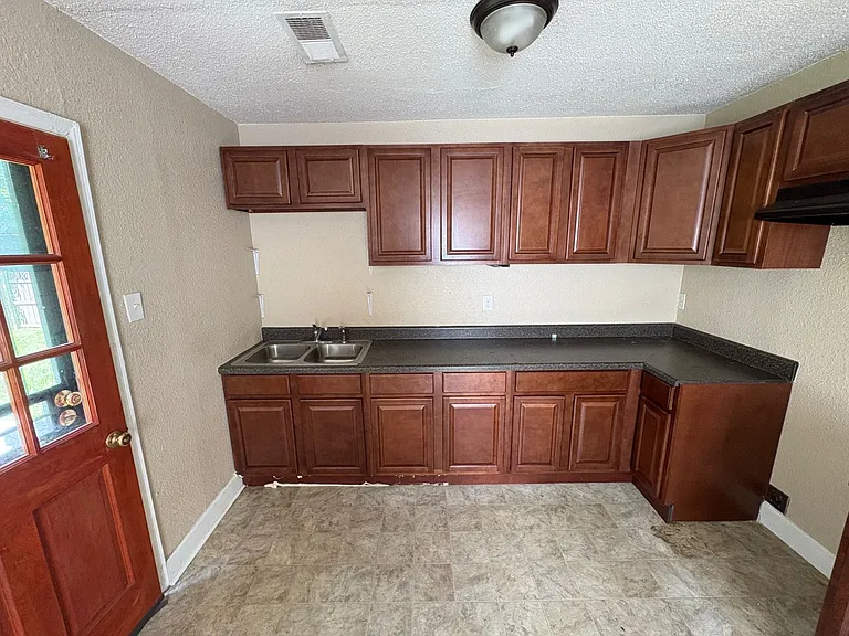 149 E McKellar Ave — Photo 7