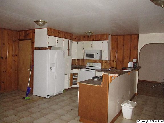 2nd image of 805 Woodall Ln NW