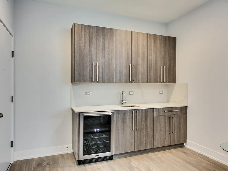 2353 N Seeley Ave #1B — Photo 16