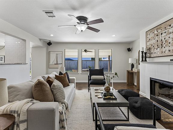 2nd image of 1718 Amistad Way