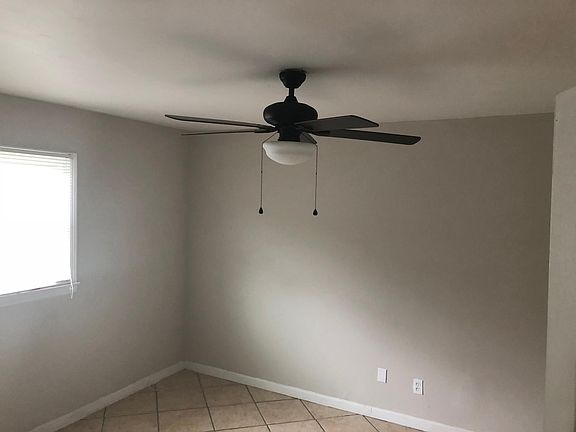 4th image of 614 N College Dr