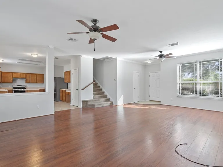 120 Brazos Ln — Photo 6