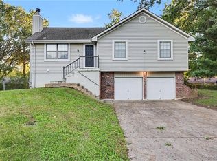 3804 NE Woods Ct, Lees Summit, MO 64064