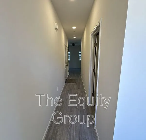 723 S Pinkham #102 — Photo 4