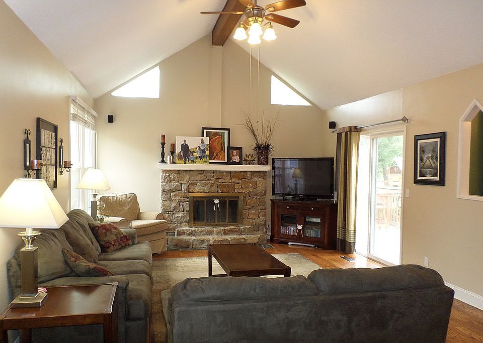 Vaulted ceiling & fireplace