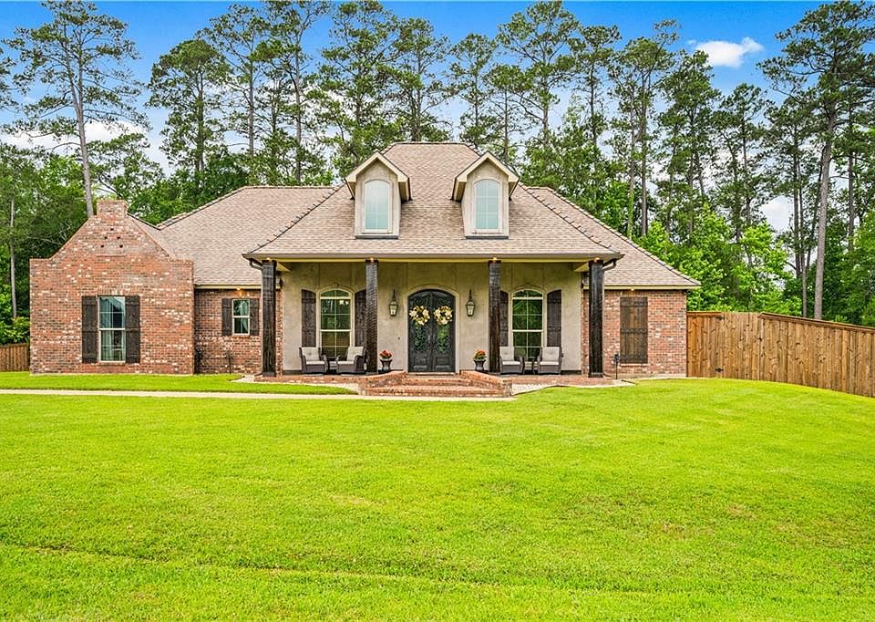 1st image of 605 Forest Edge Dr