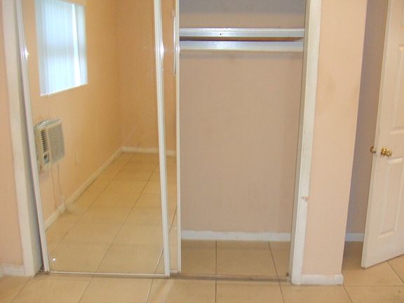 4th image of 1422 NE 147th St