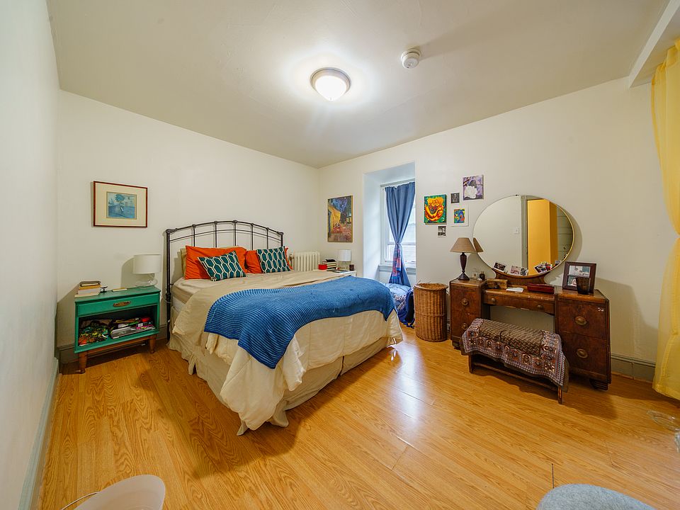 Middle Room