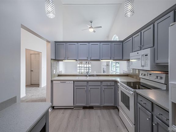 5th image of 453 Pagels Ct #7