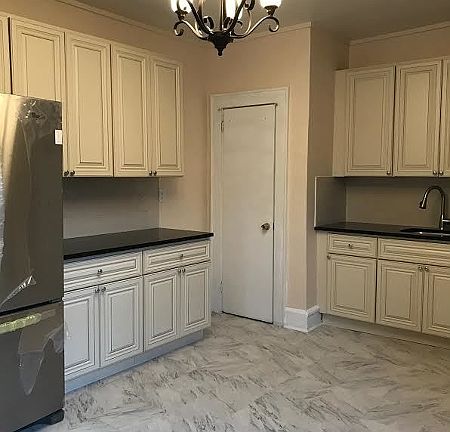 3rd image of 210 S Main St APT 3