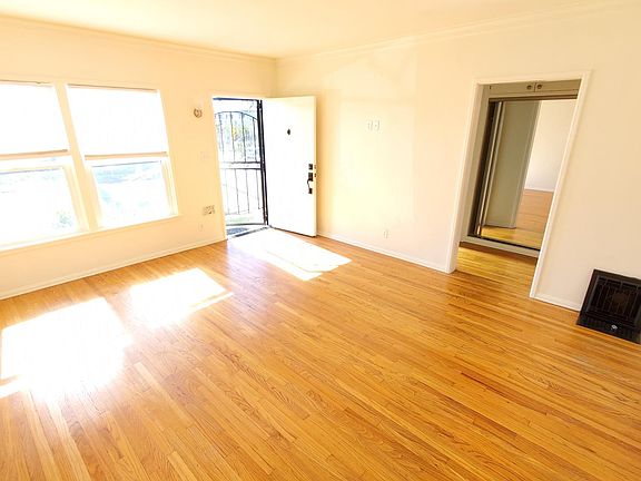 5th image of 2414 Grandview Ave