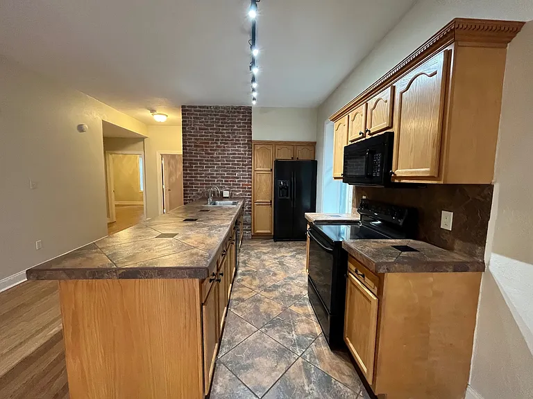 217 Stratford Ave #3 — Photo 1