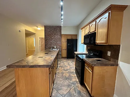 217 Stratford Ave Photo 1