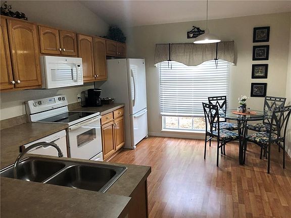 2nd image of 3721 Oleander Dr