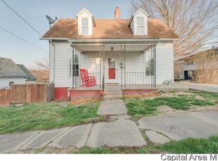 614 S 6th St, Petersburg, IL 62675
