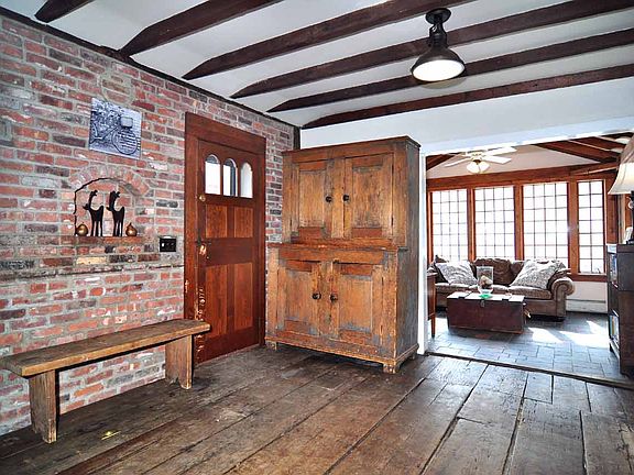 Spacious Entrance Foyer