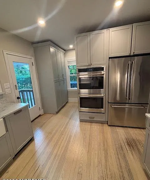 682 Woodgate Ave — Photo 4