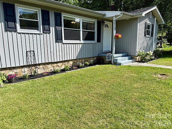 3rd image of 363 Killian St