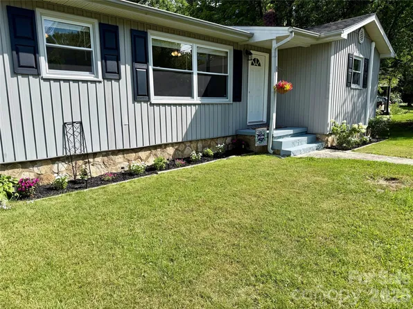 363 Killian St, Waynesville, NC 28786