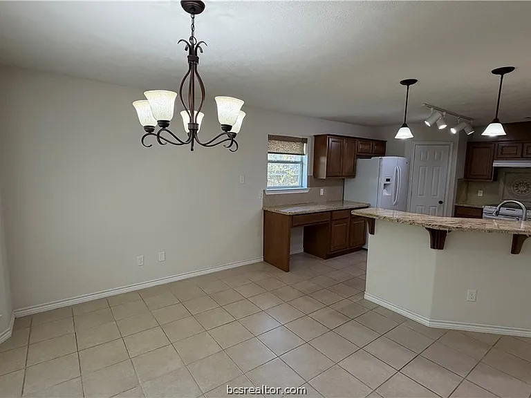 1102 Crested Point Ct — Photo 8
