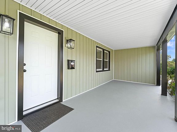 5th image of 24 Hancock Ln