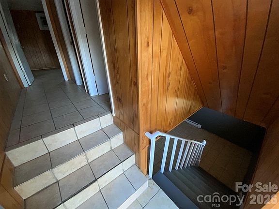 4th image of 218 Lovelace Rd