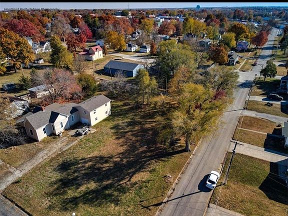 2nd image of 815 Hiawatha Ave
