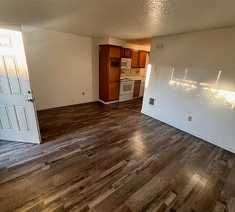 4th image of 1847 13th St SE #1847