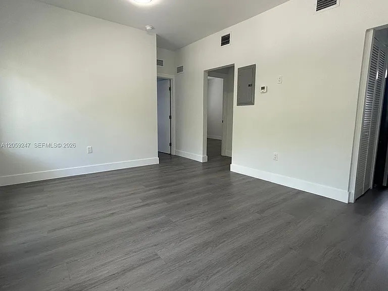638 SW 21st Ave #4 — Photo 2