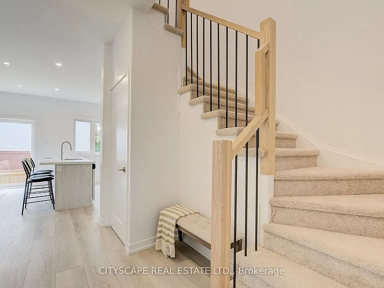 416 Dundas St S #13 — Photo 26