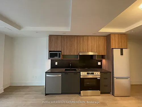 206 King St W Photo 1