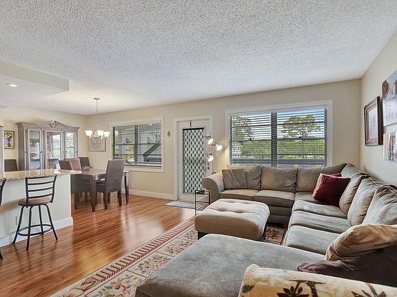 4th image of 2103 Oakridge V